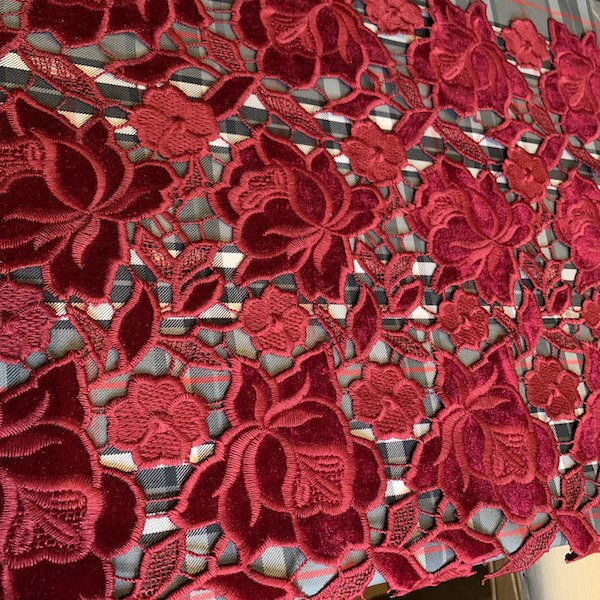 mantel individual rosas terciopelo